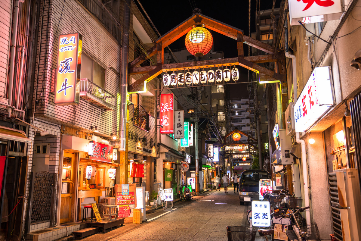 横浜野毛町の歩き方2026｜昼飲み聖地・都橋商店街と治安のリアル