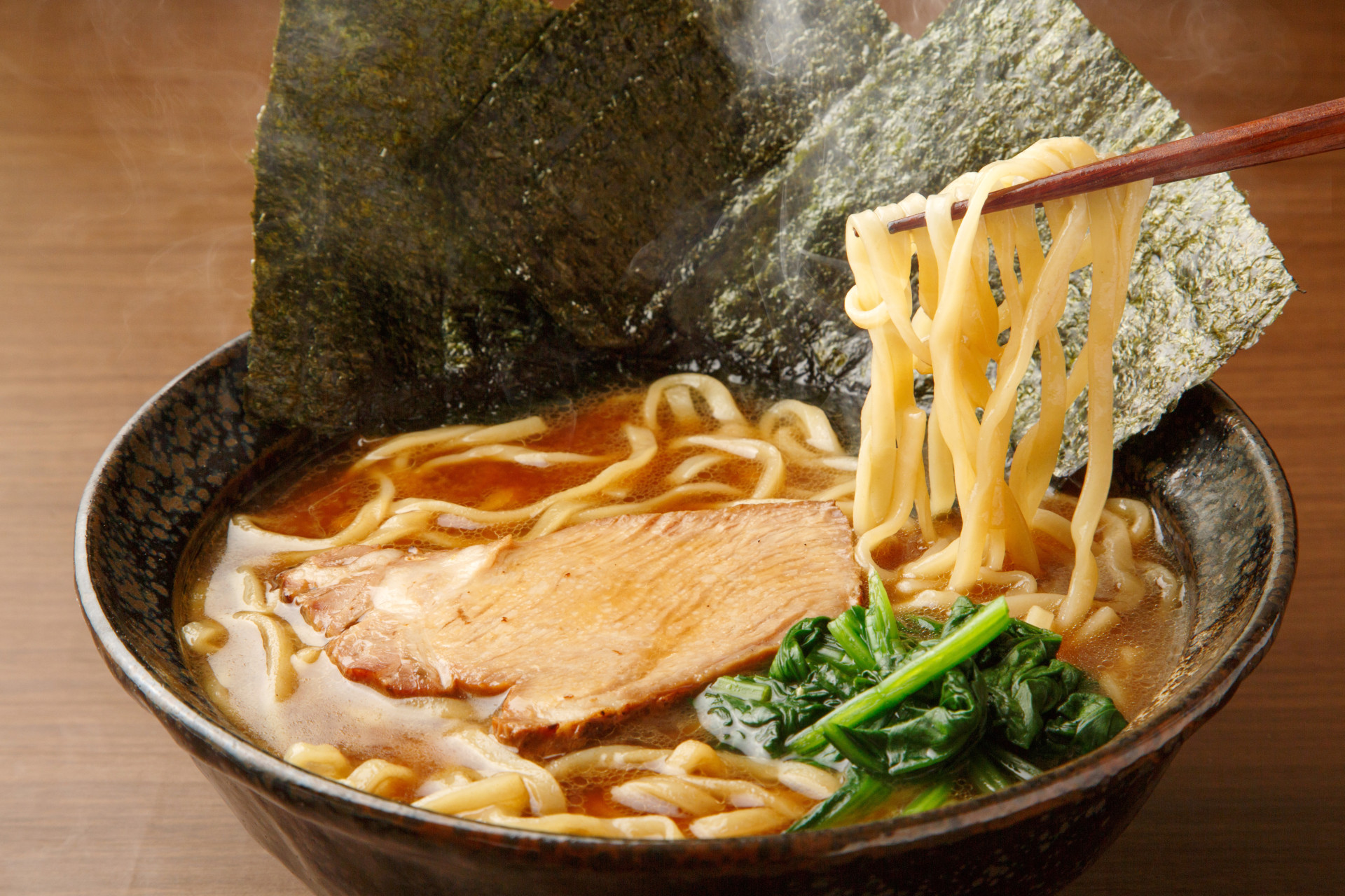 太麺ラーメンの真髄と2026年最新名店｜濃厚スープに極太が絡む圧倒的魅力