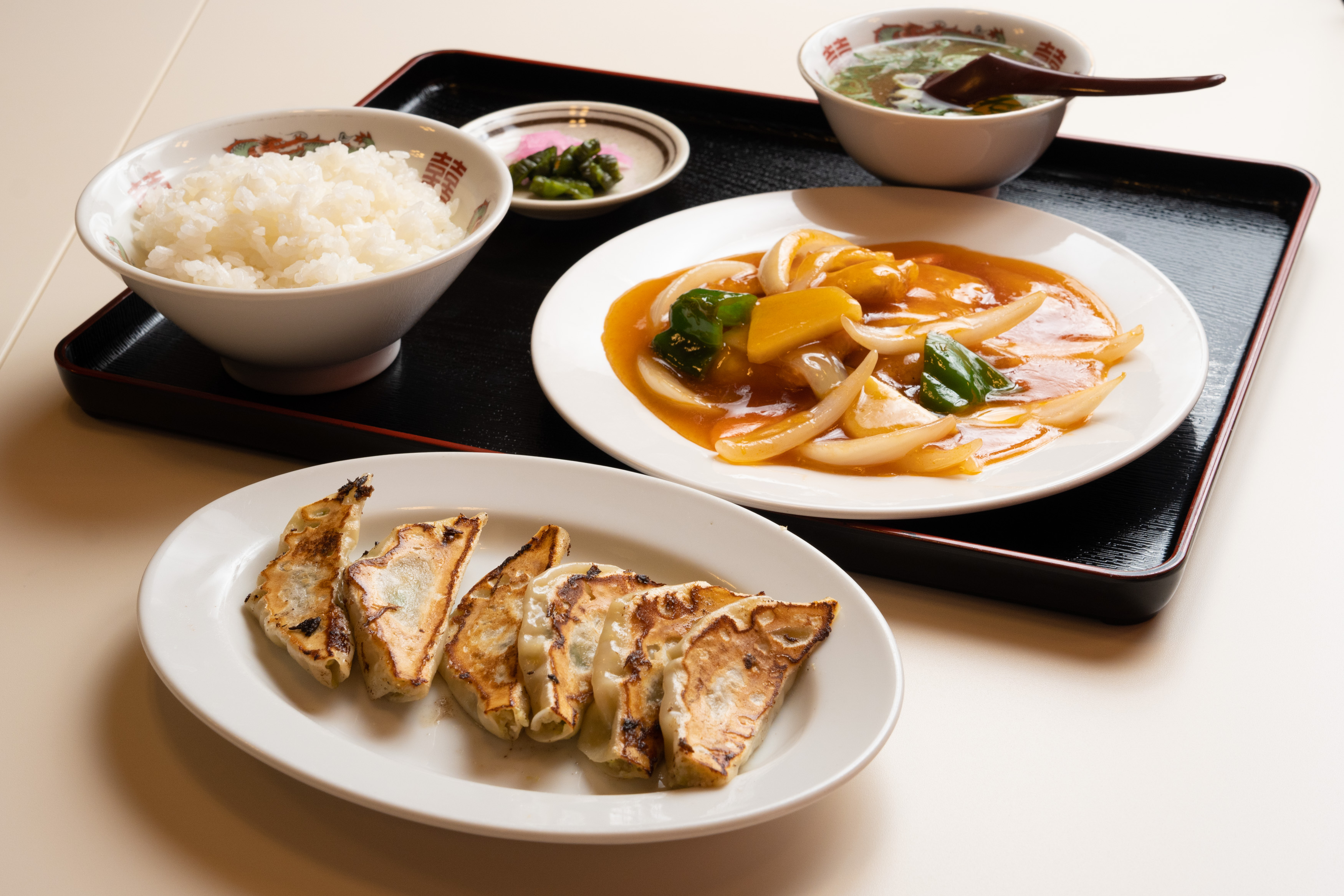 なぜぎょうざ一番に行列ができるのか？名物メニューと口コミを徹底解剖