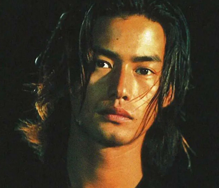 竹野内豊の若い頃が国宝級！モデル時代から伝説ドラマの秘話まで