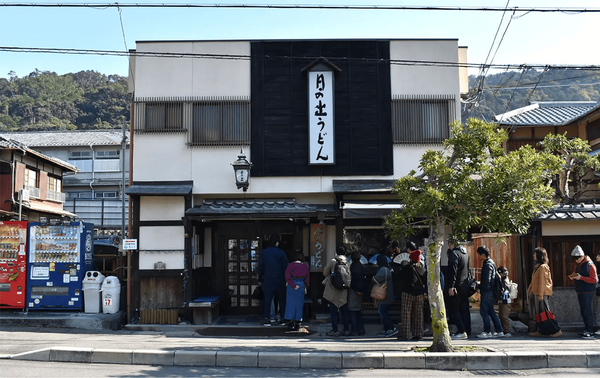 京都「日の出うどん」行列の理由と2026年最新混雑攻略法