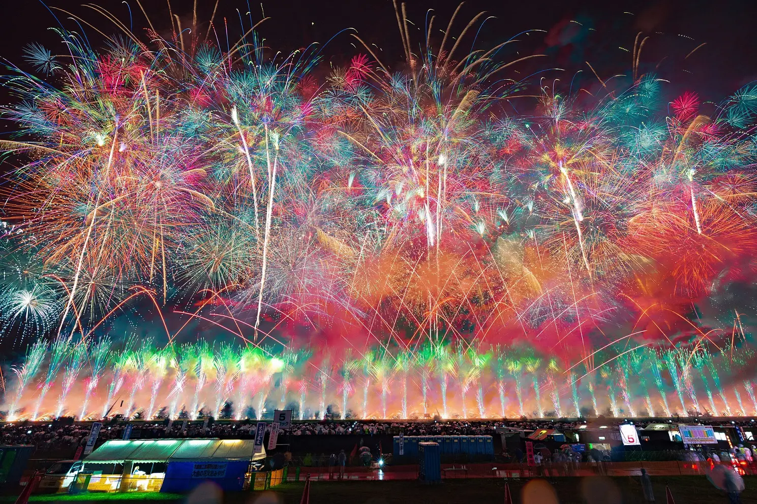 大曲の花火大会2026年完全攻略｜日程・有料席・穴場・「日本一」の理由を徹底解説