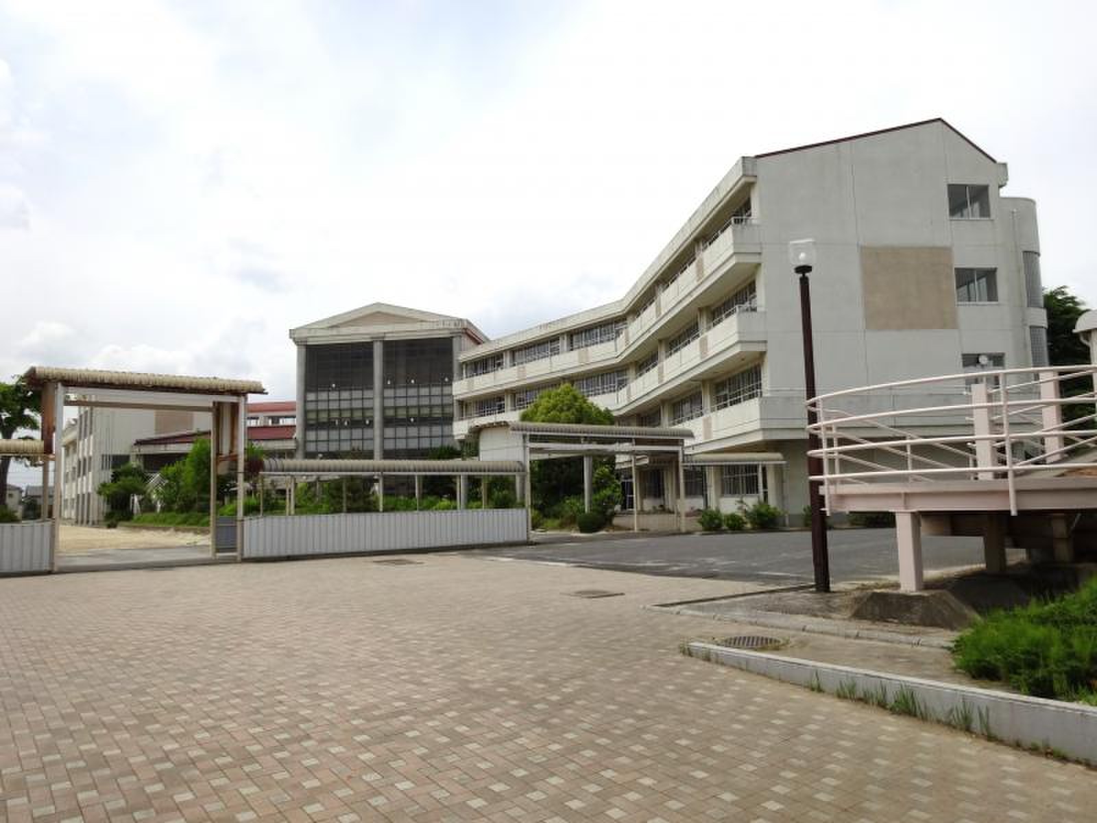 【2026最新】吉川東中学校の評判と進路実績！学区や口コミを徹底解説