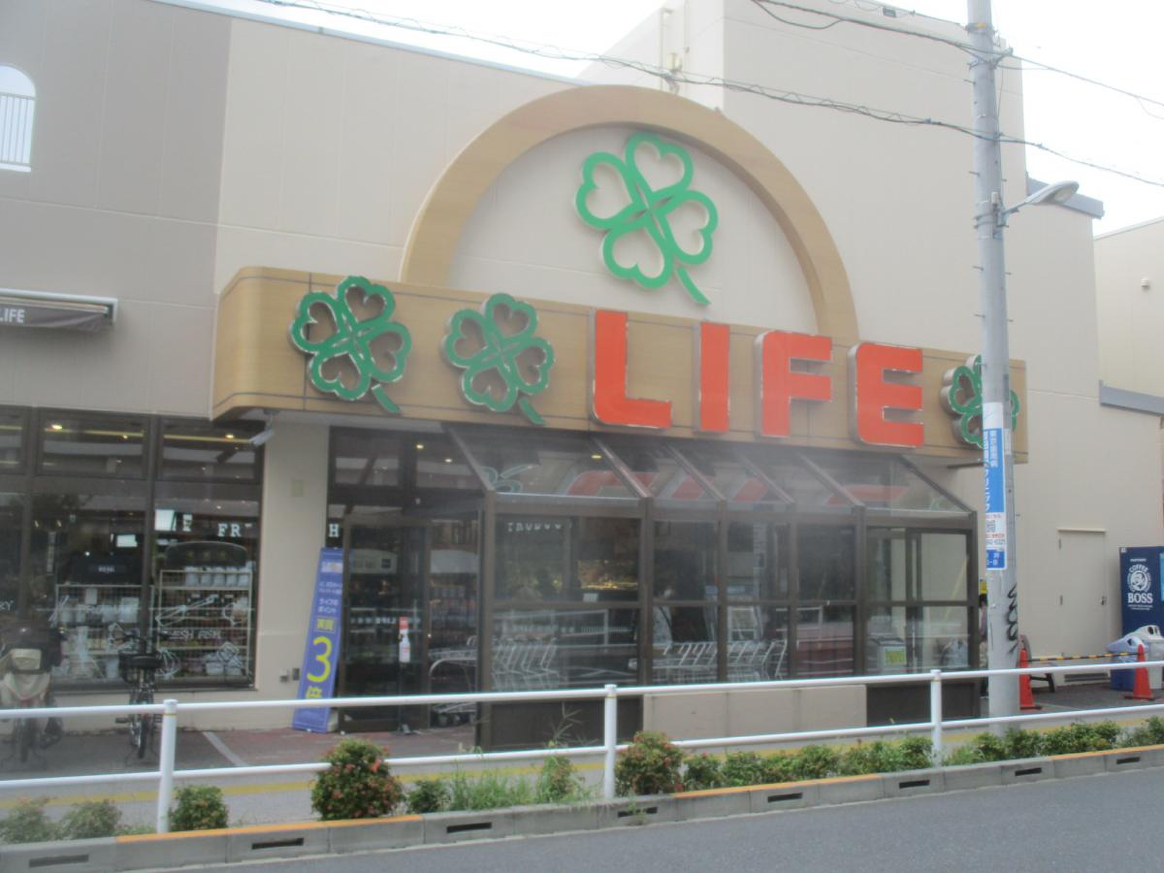 ライフ中野新井店の営業時間・チラシと混雑実態！評判の真相に迫る