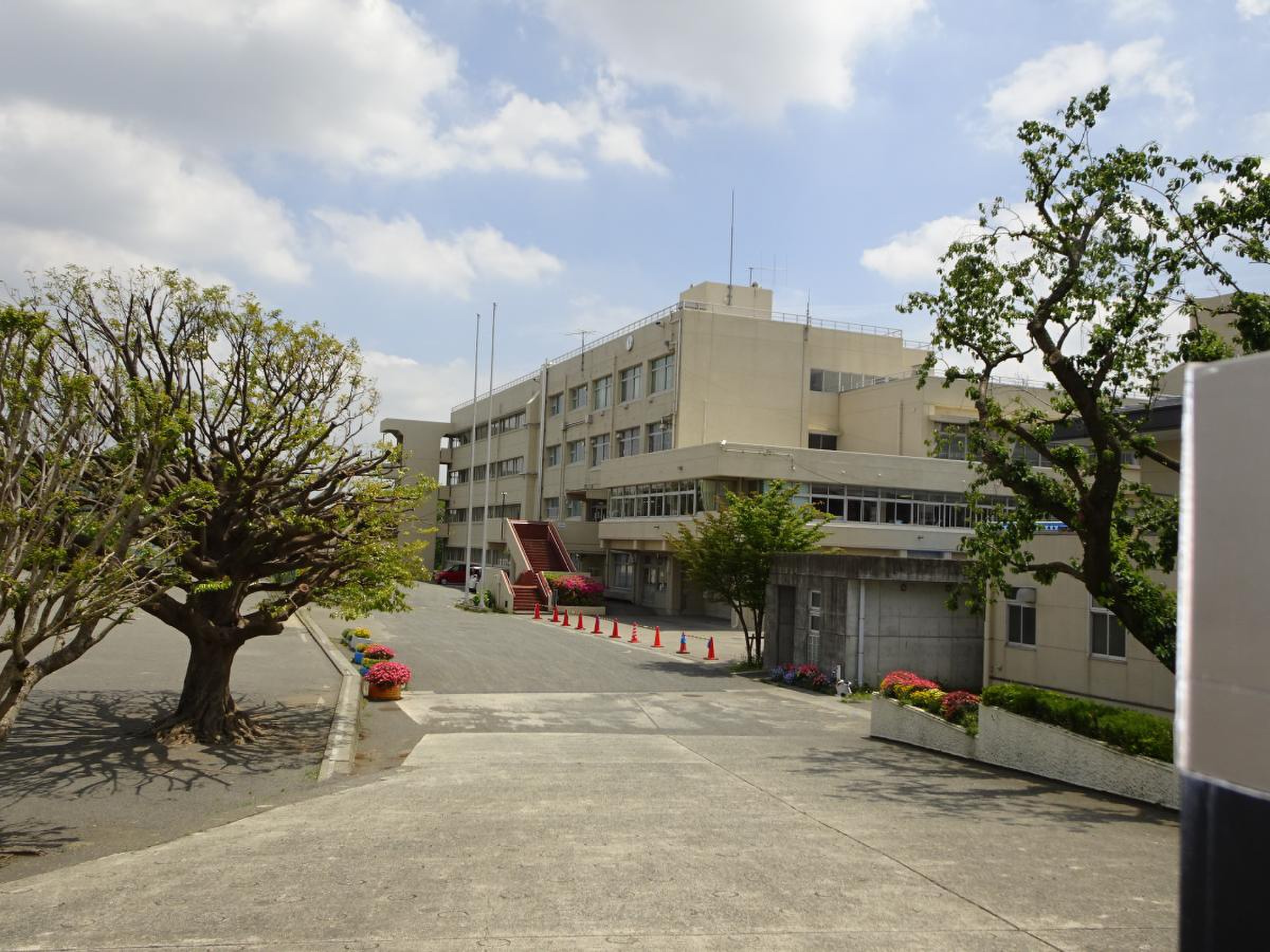 厚木市立戸室小のリアルな評判は？学区や進学先と治安を徹底解説