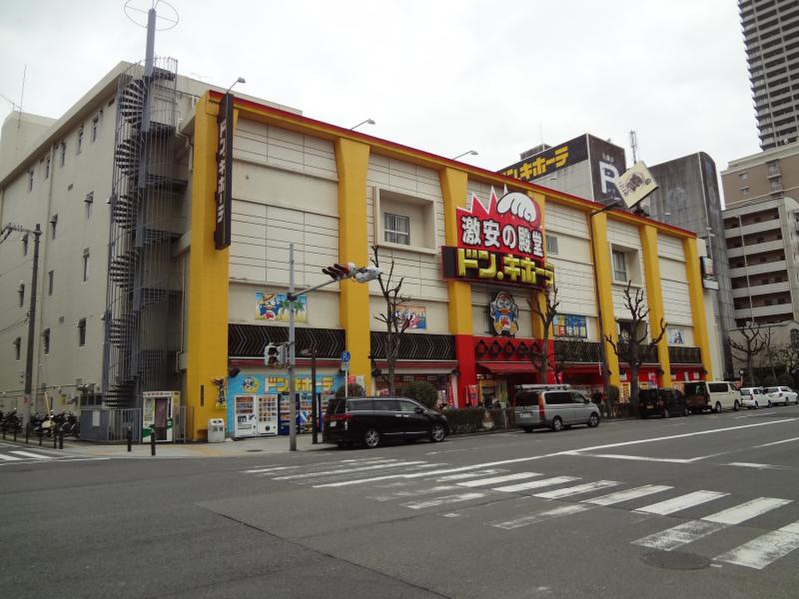 ドンキホーテ上本町店の営業時間と駐車場を徹底調査！混雑と評判の全貌