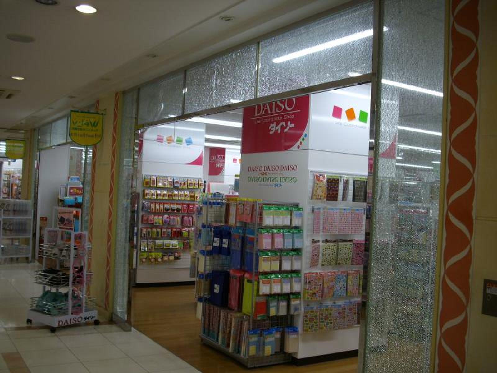ダイソーウェルブ六甲道店完全ガイド！営業時間や駐車場・売り場を徹底解説