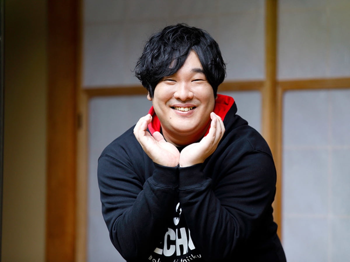 メジャーデビュー10周年の覚悟――岡崎体育が2026年の音楽シーンに突きつける「笑いと革新」の最新解