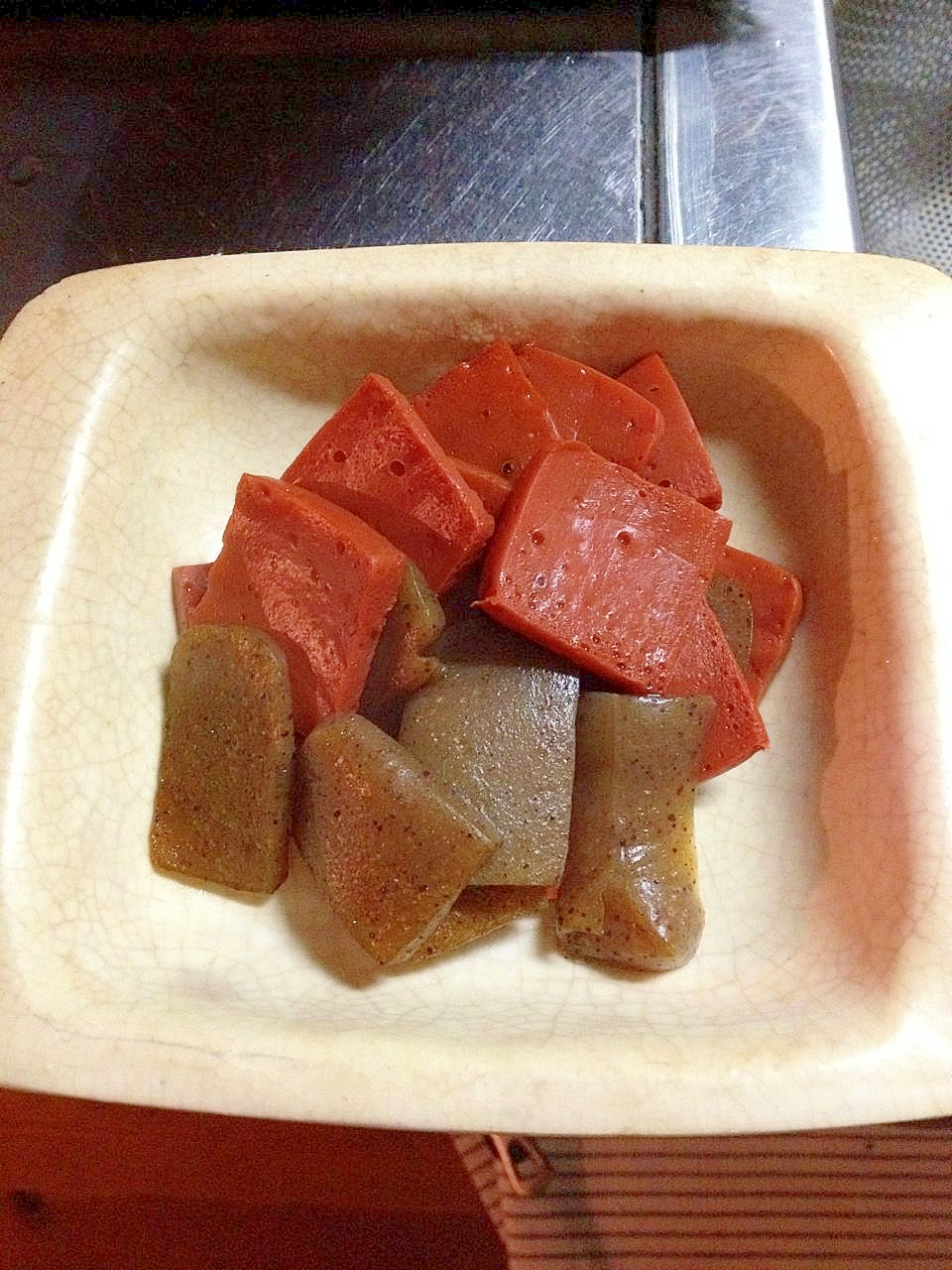 滋賀名物「赤こんにゃく」とは？なぜ赤いのか理由と信長伝説の真相
