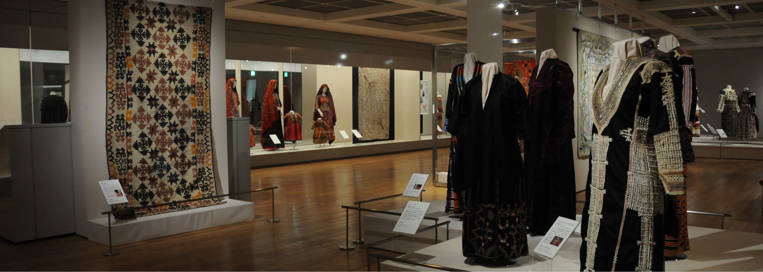 文化学園服飾博物館の最新展示が話題！見逃せない見どころを徹底解説
