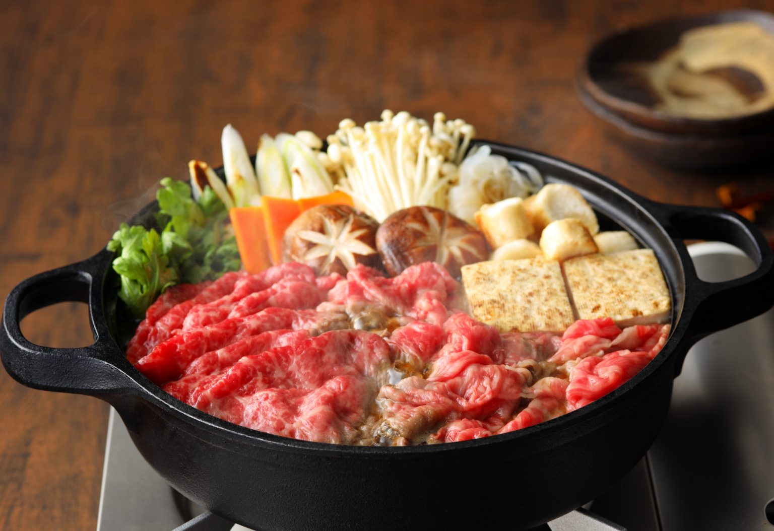 関西風すき焼きの極意｜肉を焼く黄金比と名店に学ぶ本物の作り方