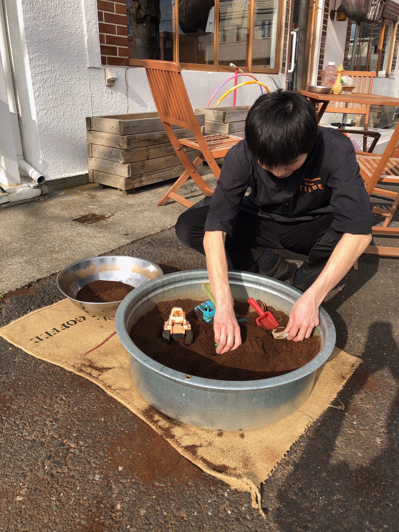 コーヒーかす再利用の落とし穴と真実｜肥料・消臭・虫除けの正しい活用術
