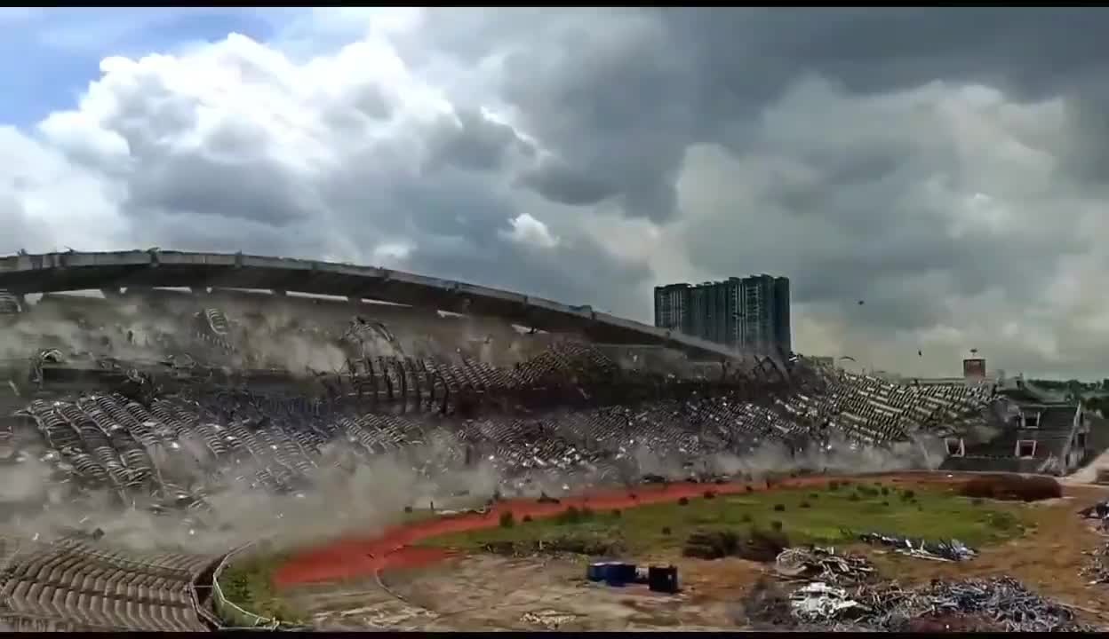 マレーシアスタジアム崩壊の真相｜巨大屋根崩落の原因と現在の再建状況