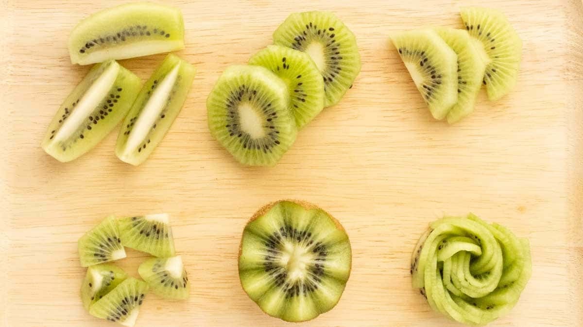 キウイの切り方決定版！果汁が漏れない裏技と皮ごと食べる驚きの真相