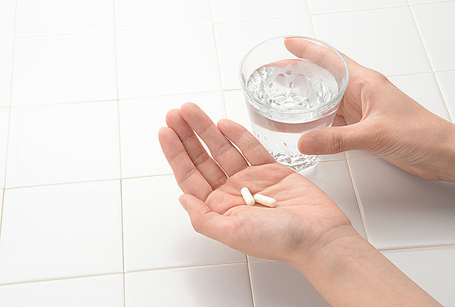 薬をお茶で飲むのは絶対Ng？効果激減の真相と危険な飲み合わせ