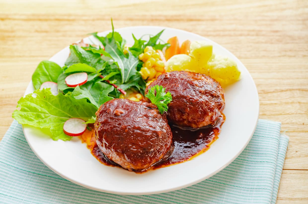 玉ねぎなしハンバーグが絶品の理由！肉汁を閉じ込める黄金比とプロ技検証