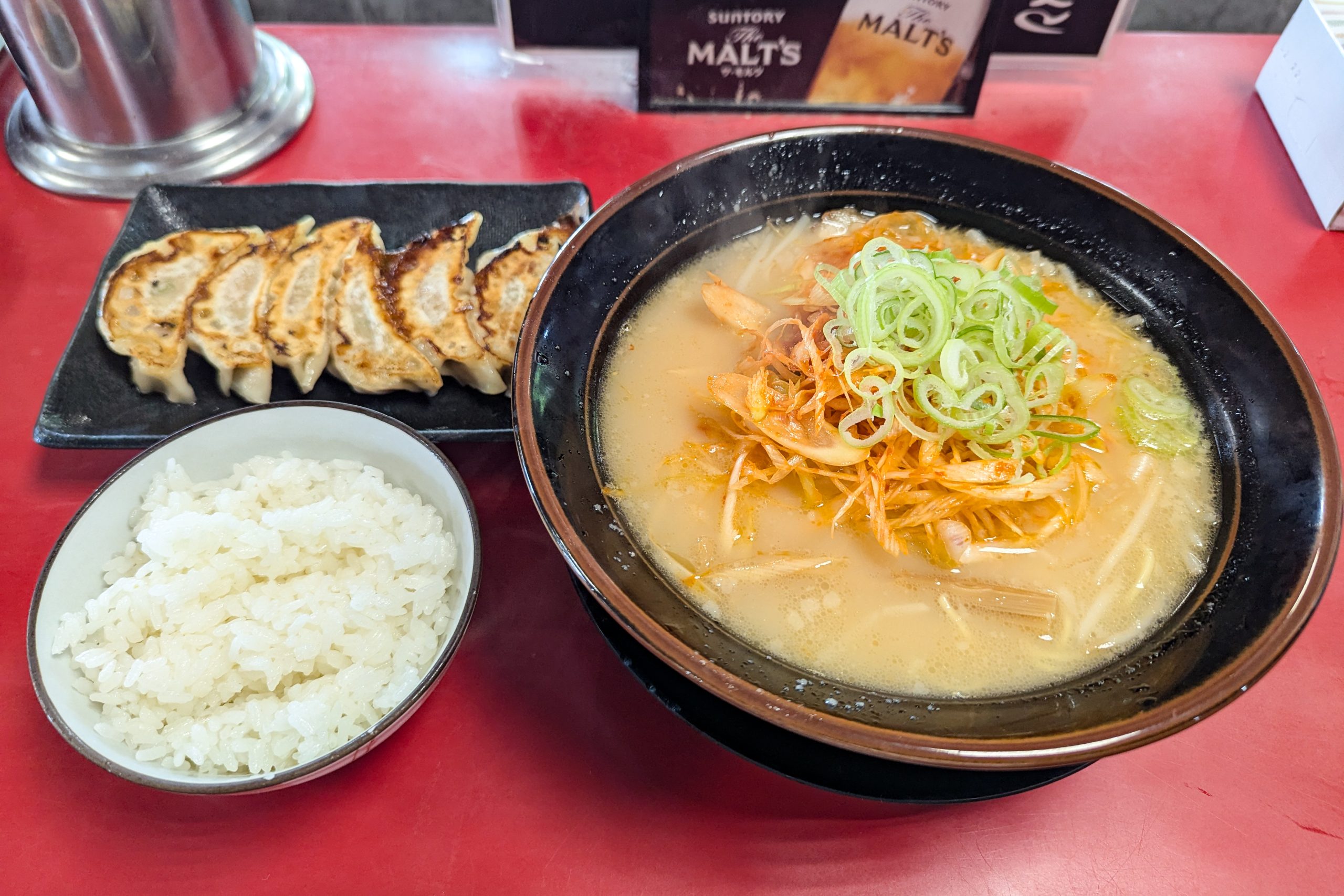赤玉ラーメン枚方本店を徹底調査！辛旨の評判と深夜に愛される秘密