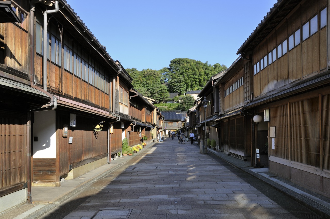 【2026年最新取材】金沢「ひがし 茶屋 街」が魅せる夜の静寂と革新——オーバーツーリズムを乗り越えた伝統街区のリアル