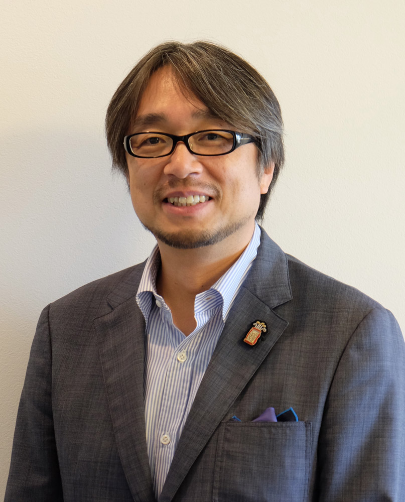 小山薫堂の現在と年収・経歴の全貌！おくりびとやくまモンの舞台裏
