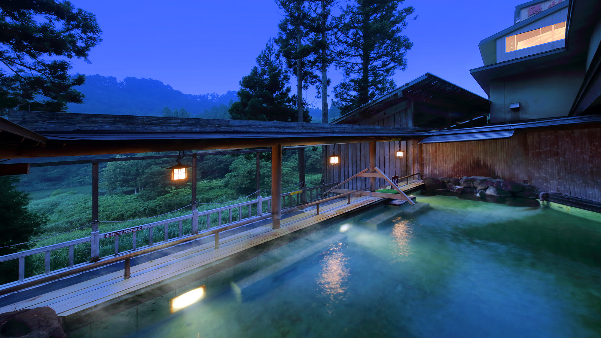 2026年の銀山温泉で予約殺到、喧騒を離れて絶景と名湯を独占する「銀山荘」滞在という贅沢