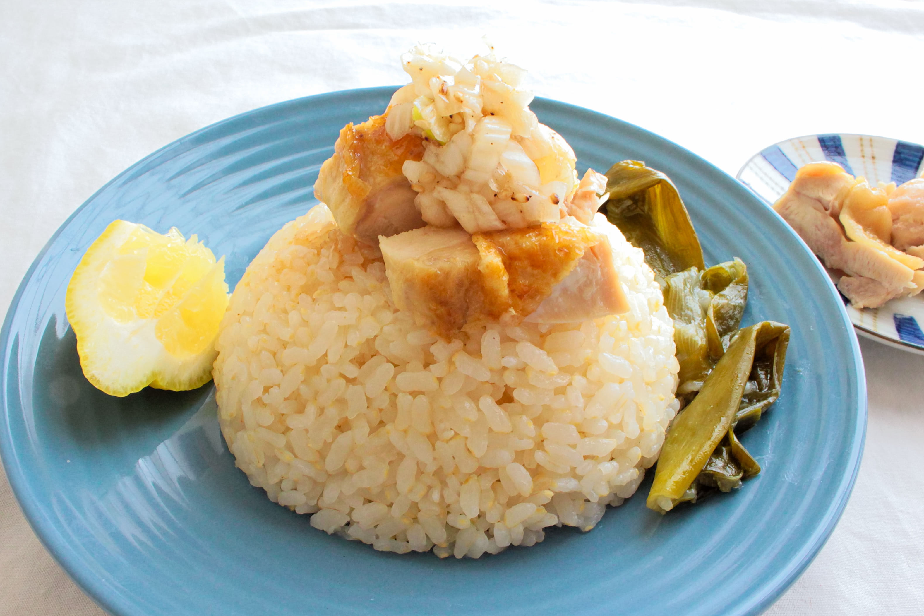 余った鶏皮で料亭の味！絶品鶏皮鶏飯の黄金比と臭みゼロの下処理術