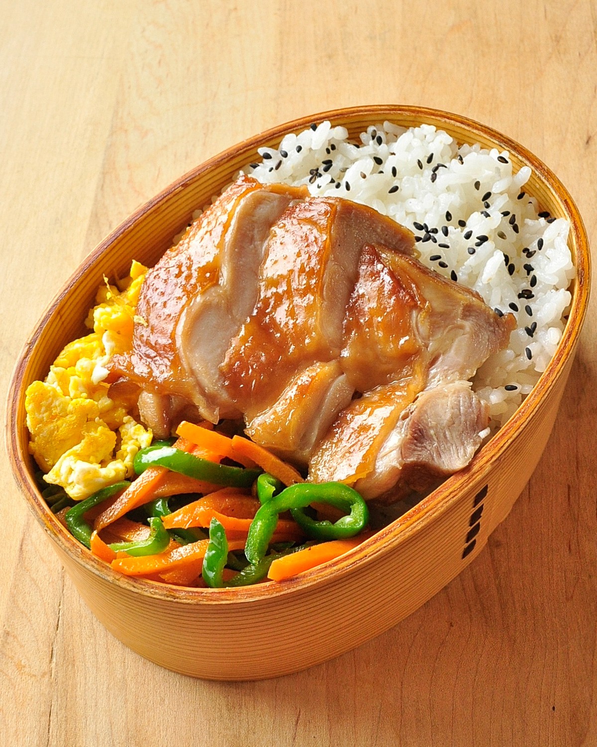 鶏肉お弁当がパサつくのはなぜ？傷み防止と再加熱の最新対策2026