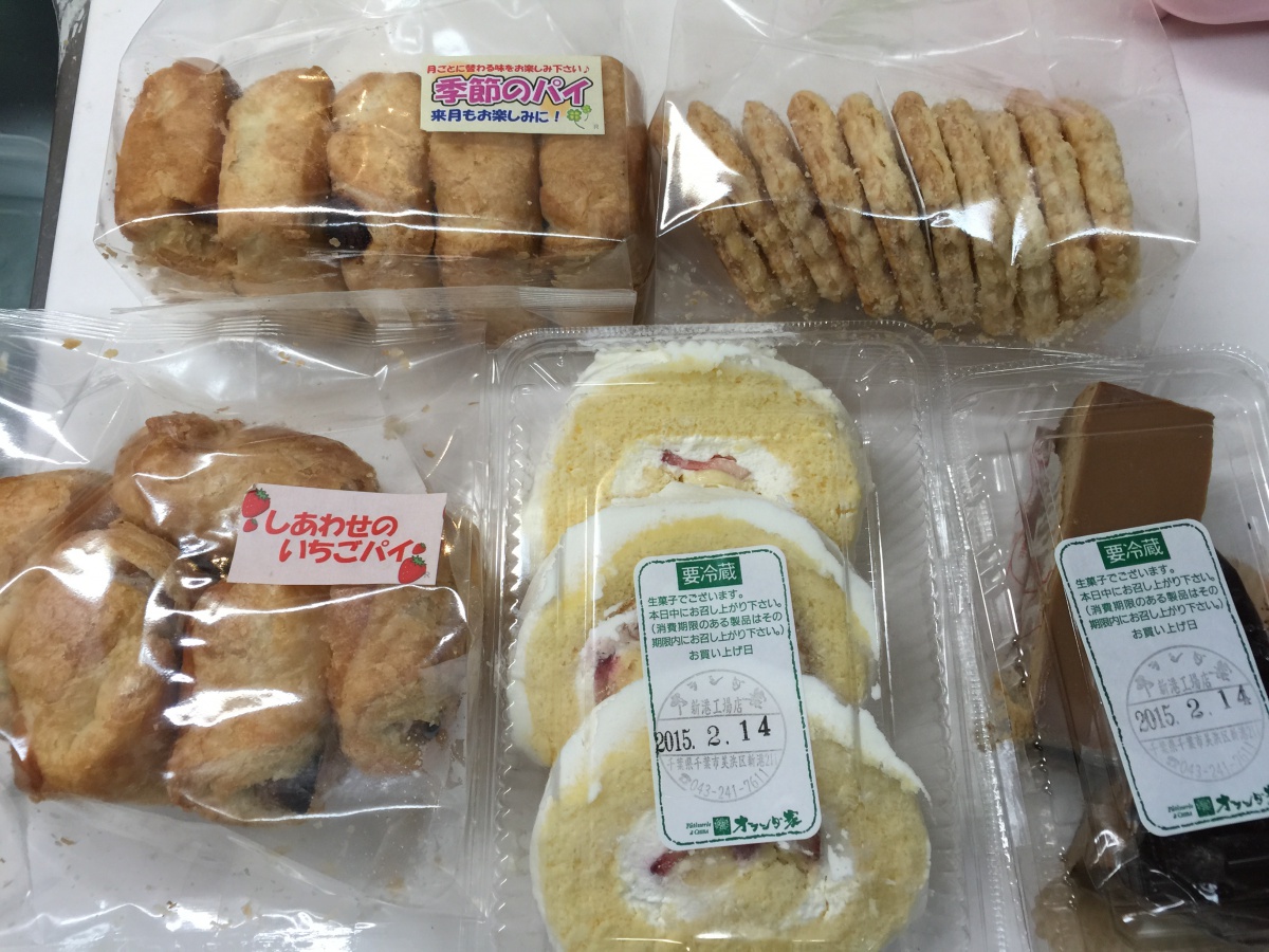 オランダ家新港工場売店の真相！訳あり落花生パイと直売セールの実態