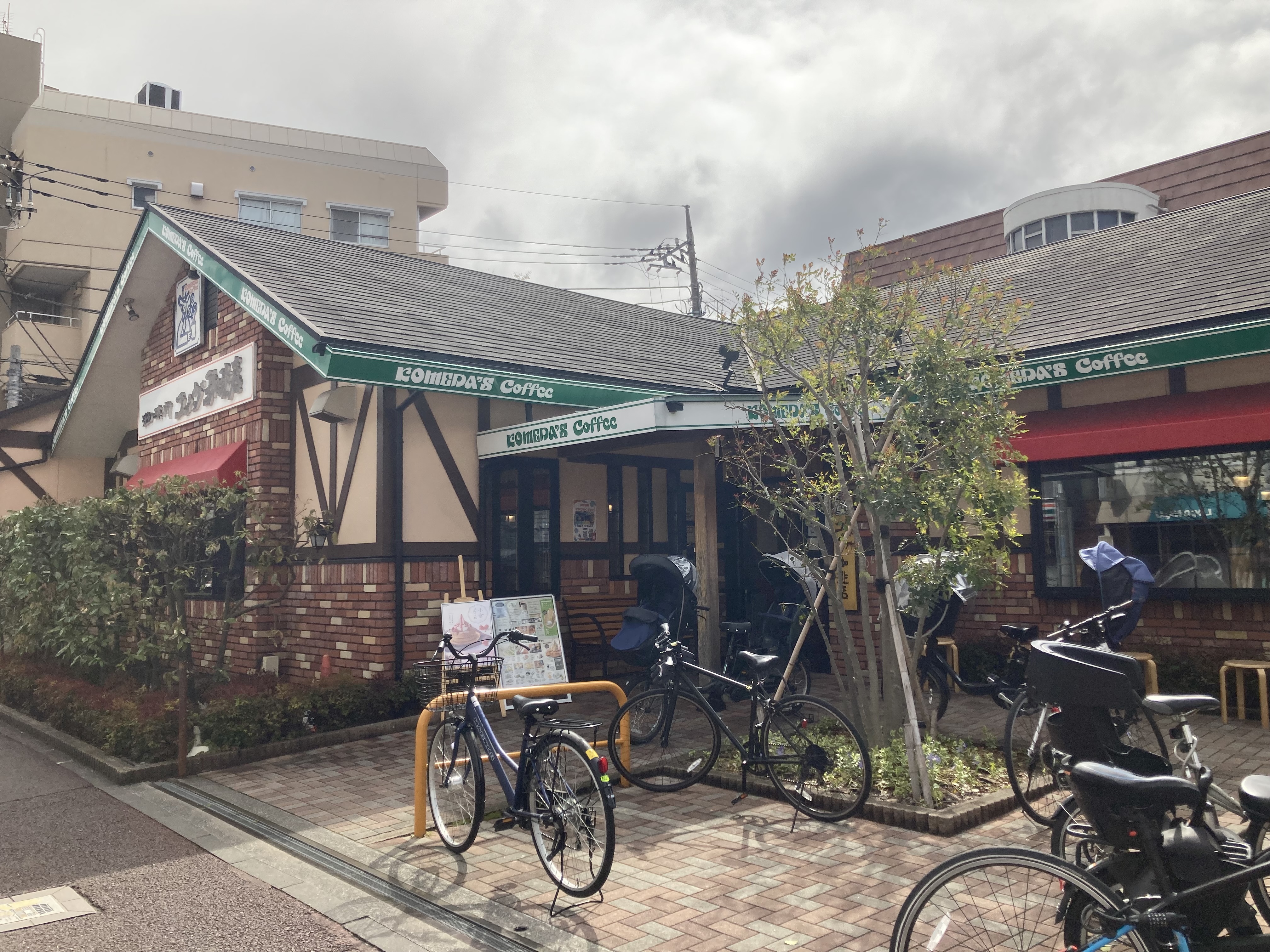 コメダ珈琲店川崎武蔵中原店完全攻略｜朝の混雑と電源Wi-Fiの実態