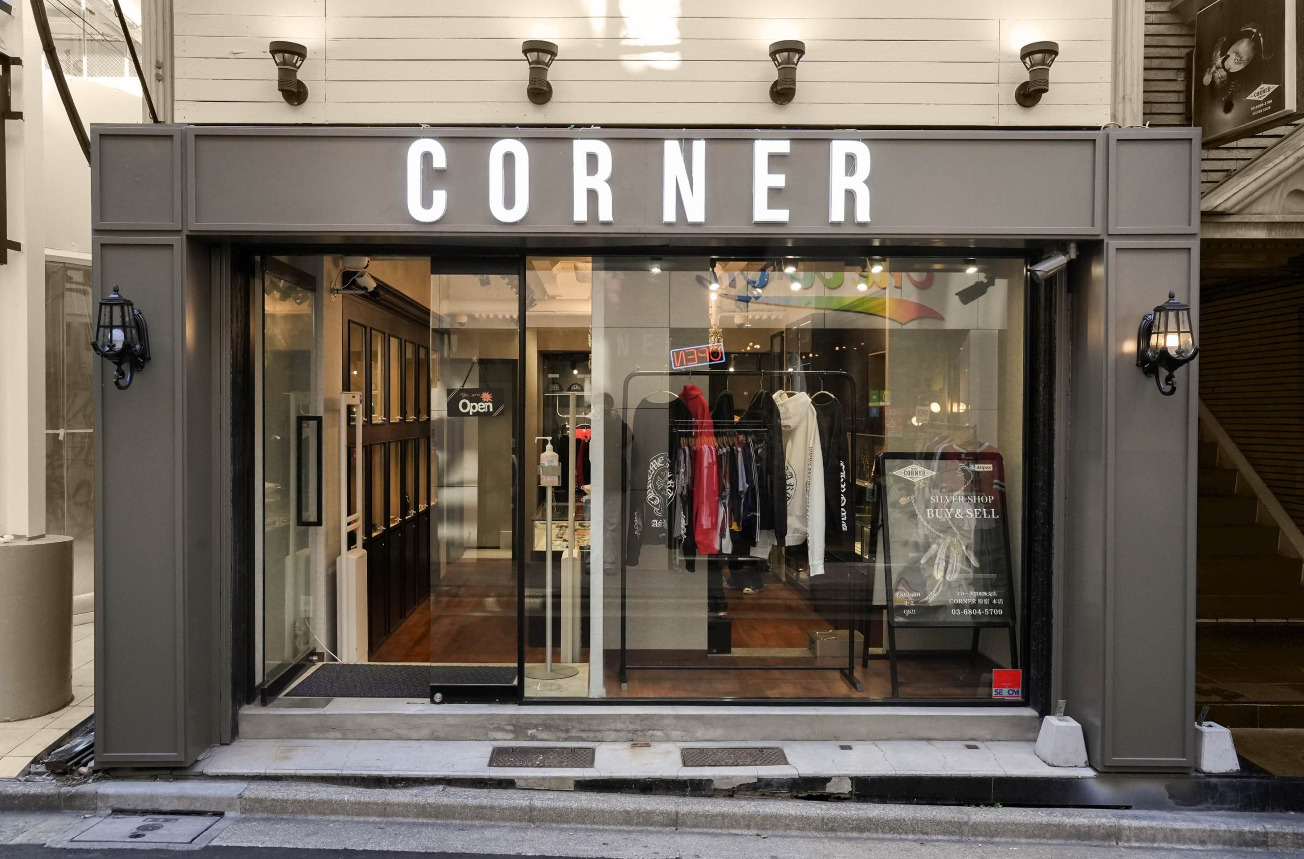 クロムハーツ原宿店の入店制限と在庫実態｜並び時間や青山との違いを解説