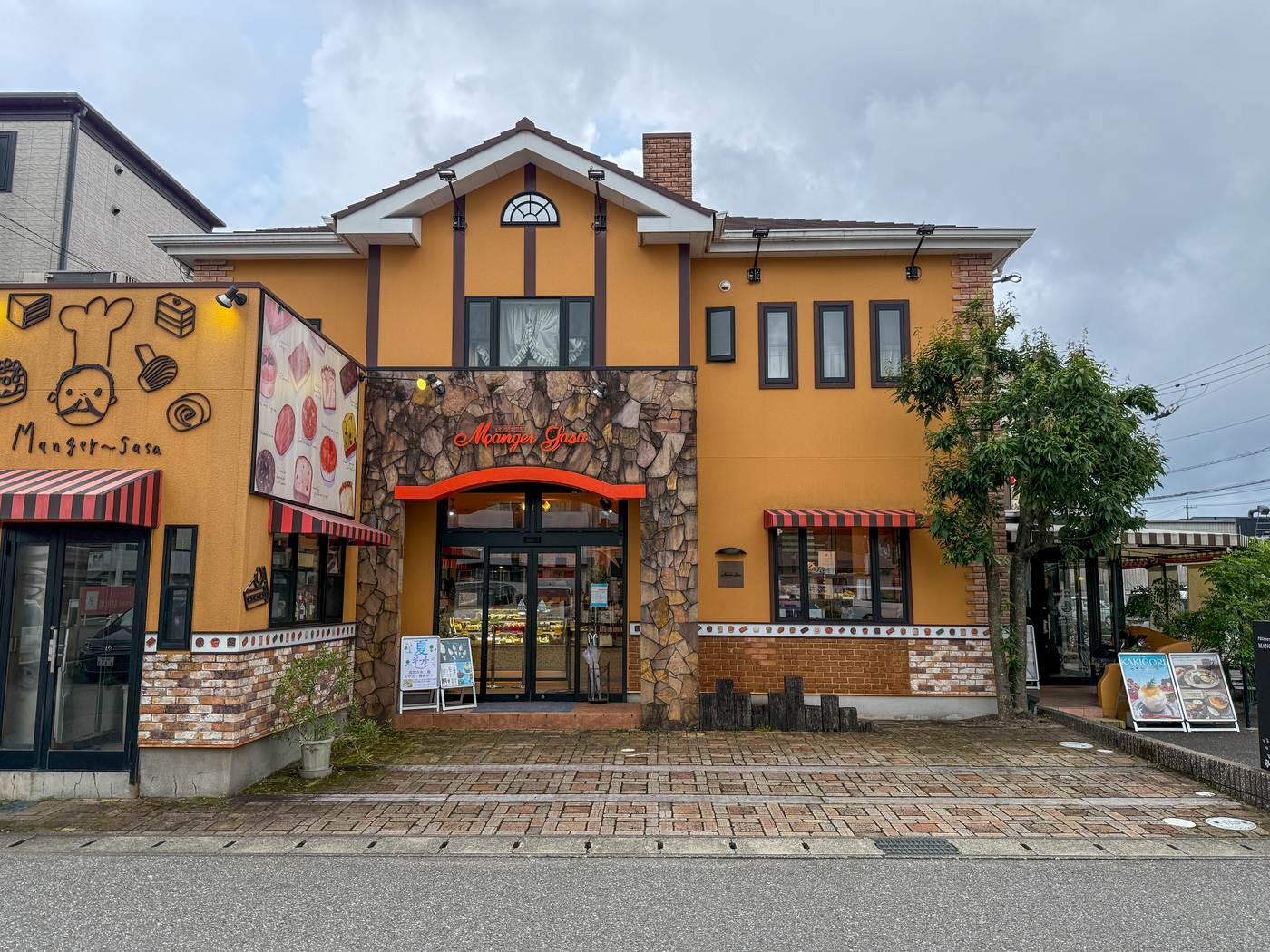 高知・マンジェササ高そね店を徹底解剖！絶品パフェとケーキの真相