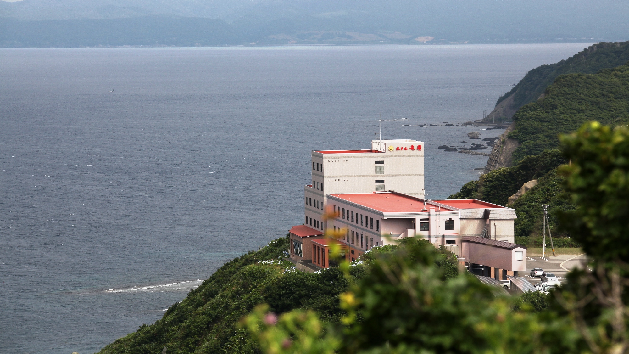 【2026年最新】龍飛岬ホテルに何があったのか？廃業の理由と現在、ネットの反応まで総まとめ