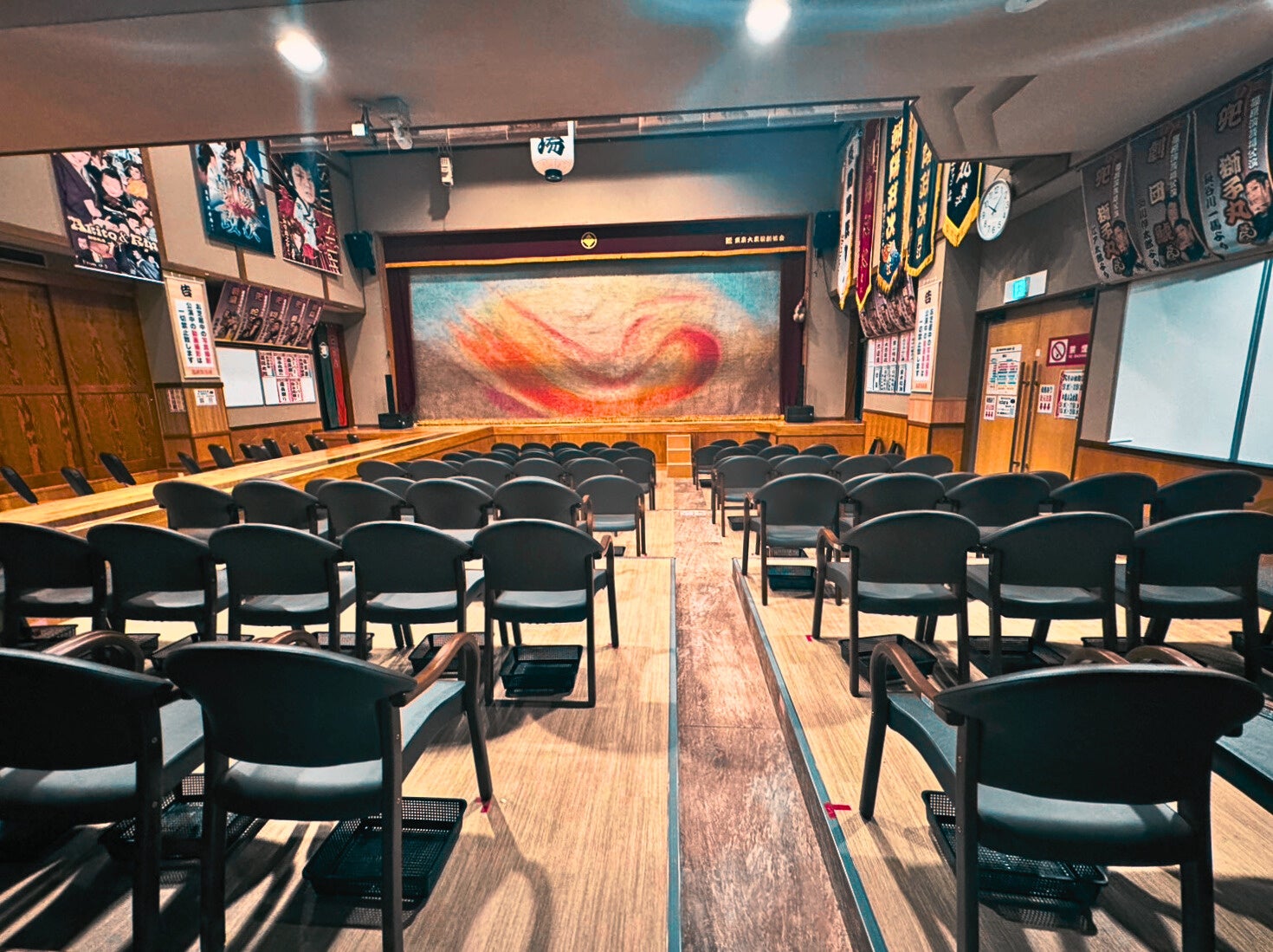 大衆演劇の聖地・篠原演芸場の魅力とは？予約・座席から名物まで徹底解剖