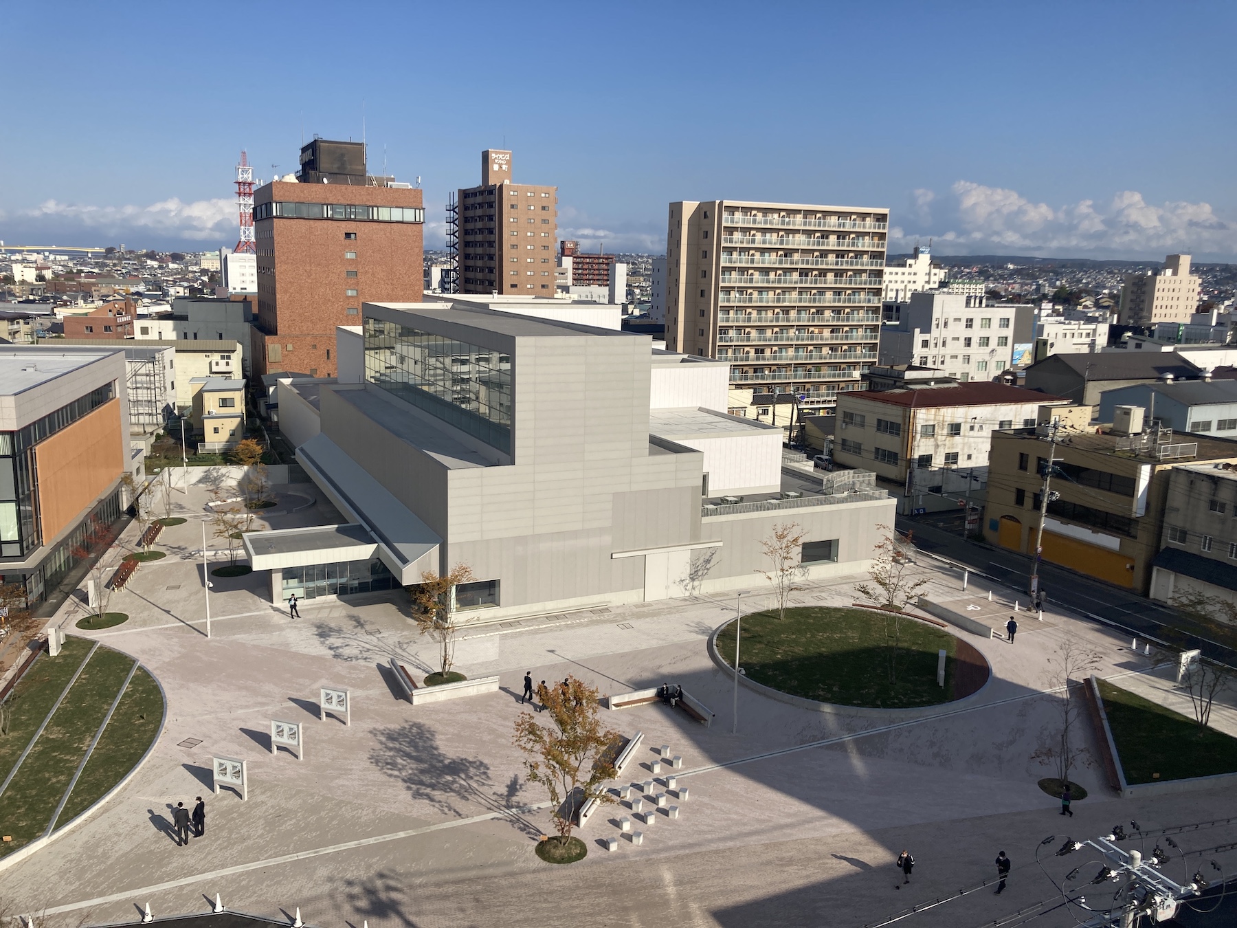 八戸市美術館が人を惹きつける理由｜建築美と最新魅力を徹底解剖