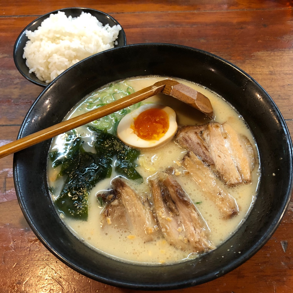 本郷亭本郷店の真相！絶品白湯と極厚肉の魅力＆混雑攻略法2026