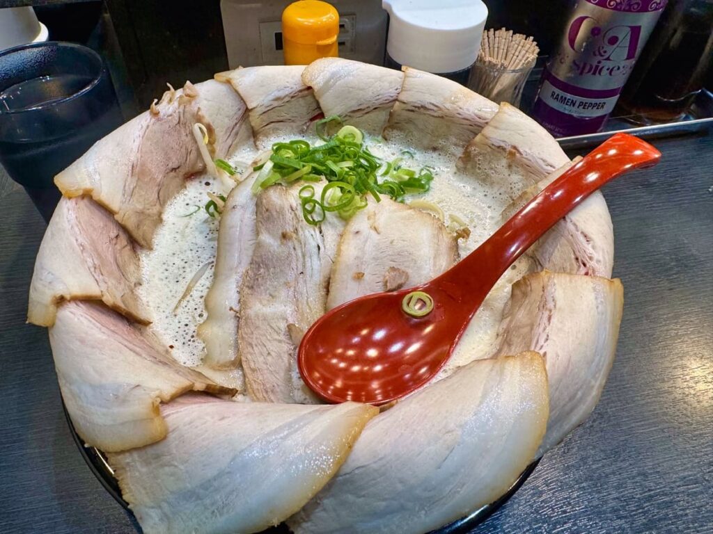 みなと軒三宮高架下店の評判を徹底解剖！名物花びら麺と深夜の真相