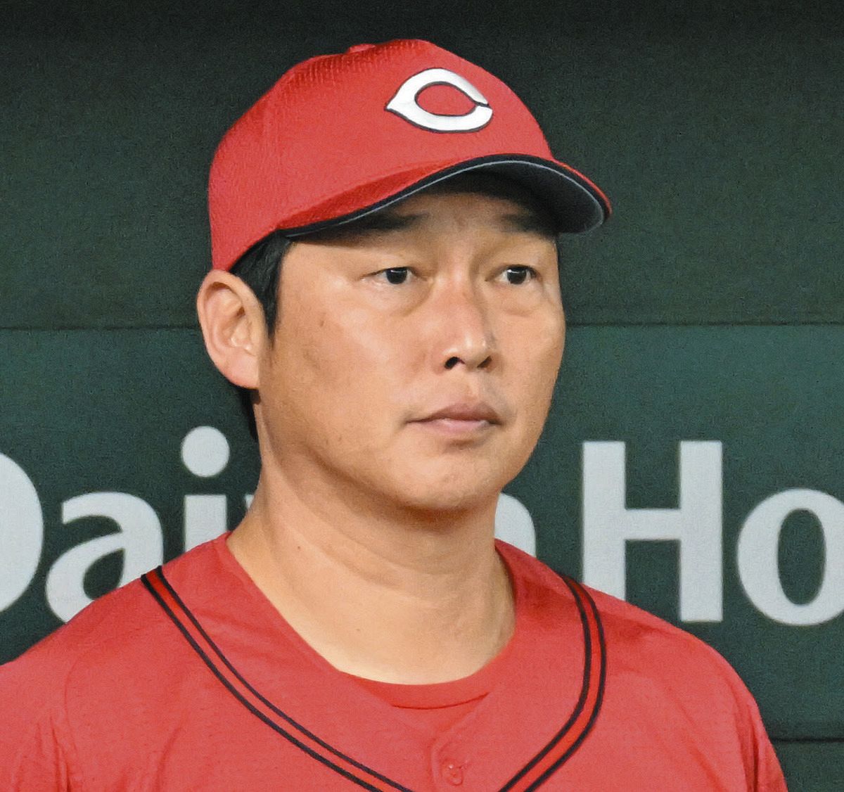広島の監督は誰？新井貴浩の采配評価と2026年契約の真相