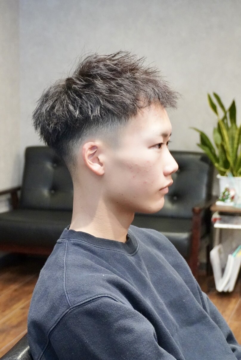 大人男子にローフェードカットが選ばれる理由と失敗しない頼み方