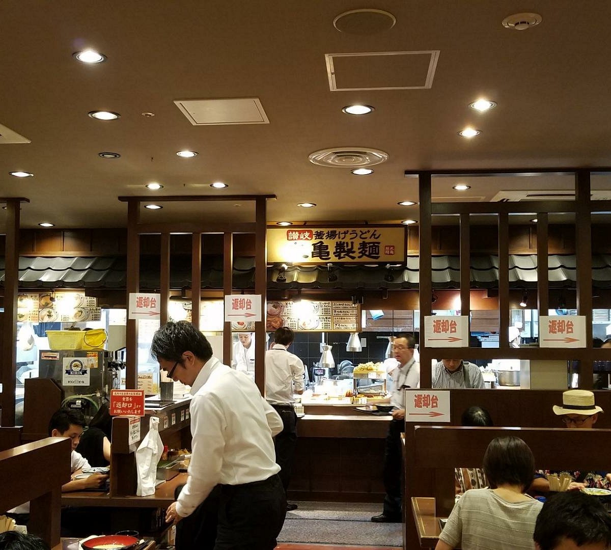 丸亀製麺新宿三井ビル店の混雑と行列攻略！営業時間や限定メニュー徹底解説