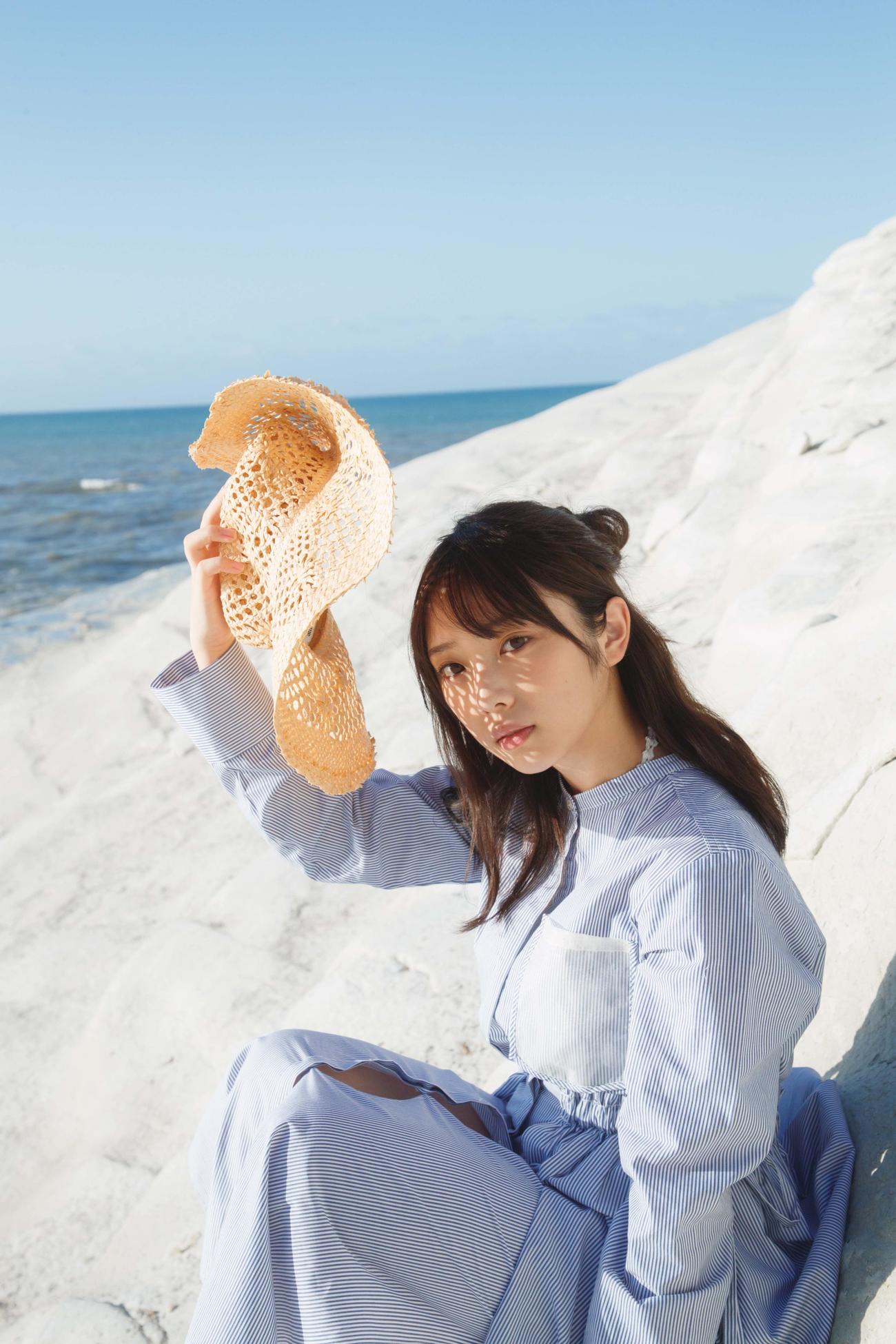 与田祐希の写真集を徹底比較！歴代売上と3Rd発売や卒業の噂を追う