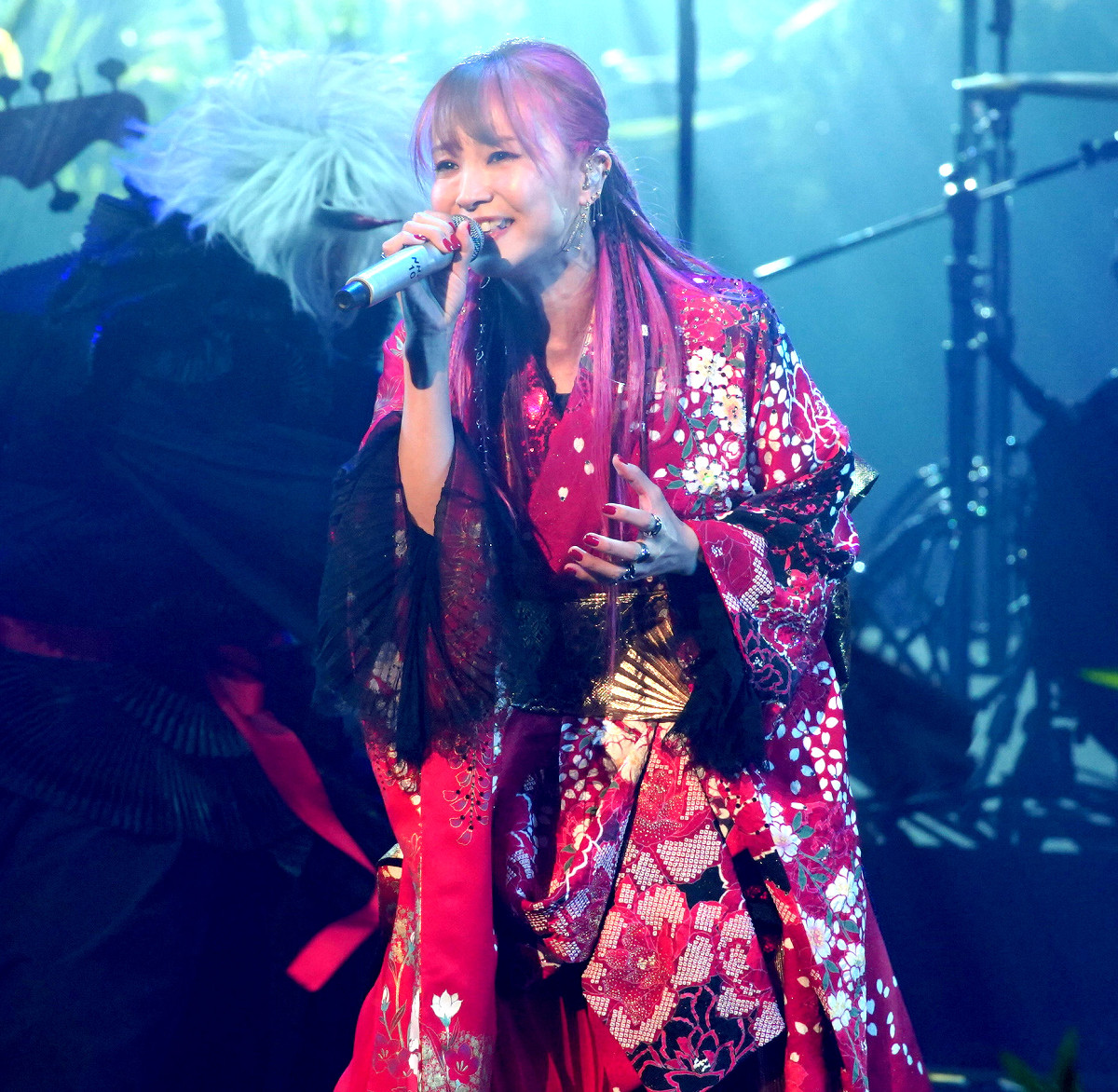 Lisaが紅白で魅せた圧巻の炎！鬼滅主題歌の舞台裏と衣装の秘密