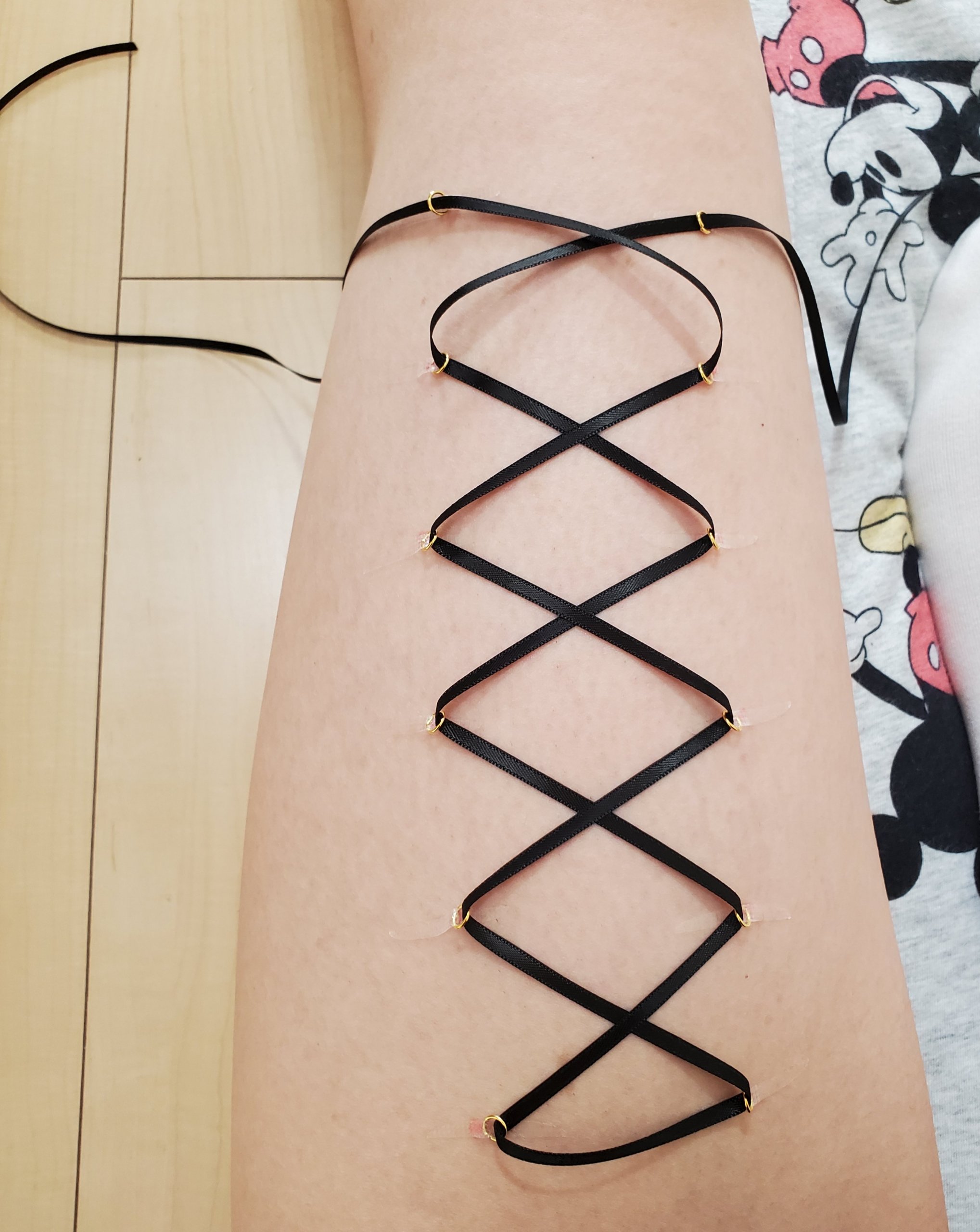 ピアスにリボンを通すだけで激変！Sns話題の結び方と垢抜け裏ワザ解説