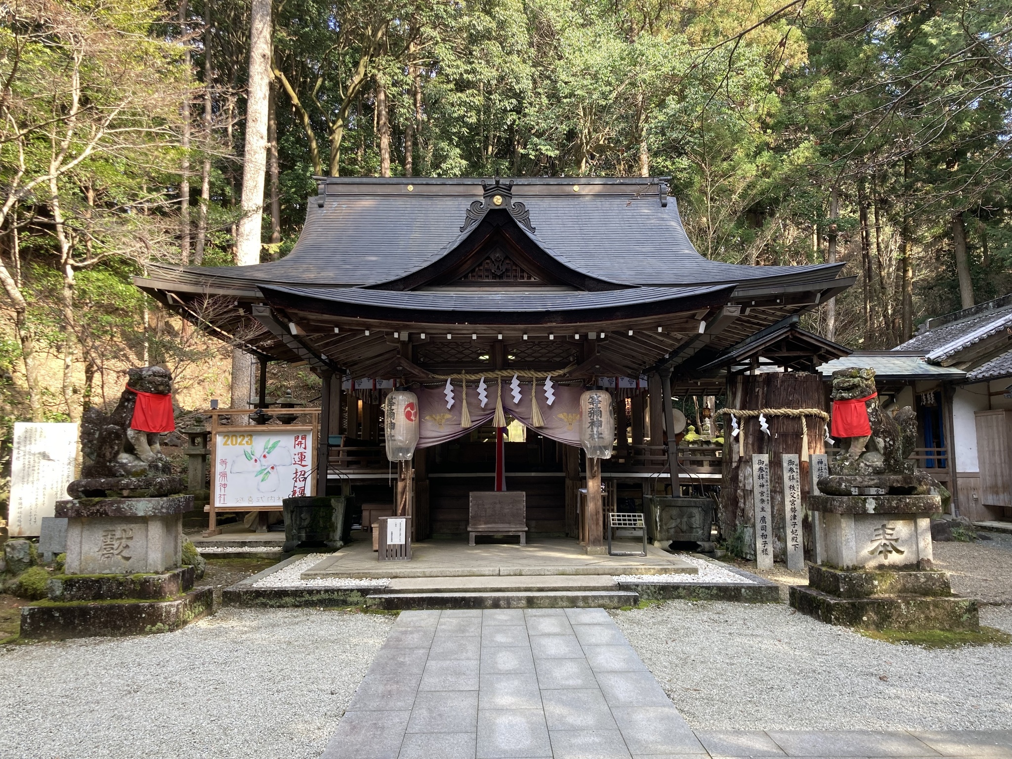 奈良・等彌神社に惹かれる理由！八咫烏土偶の謎と紅葉の聖地を徹底解剖