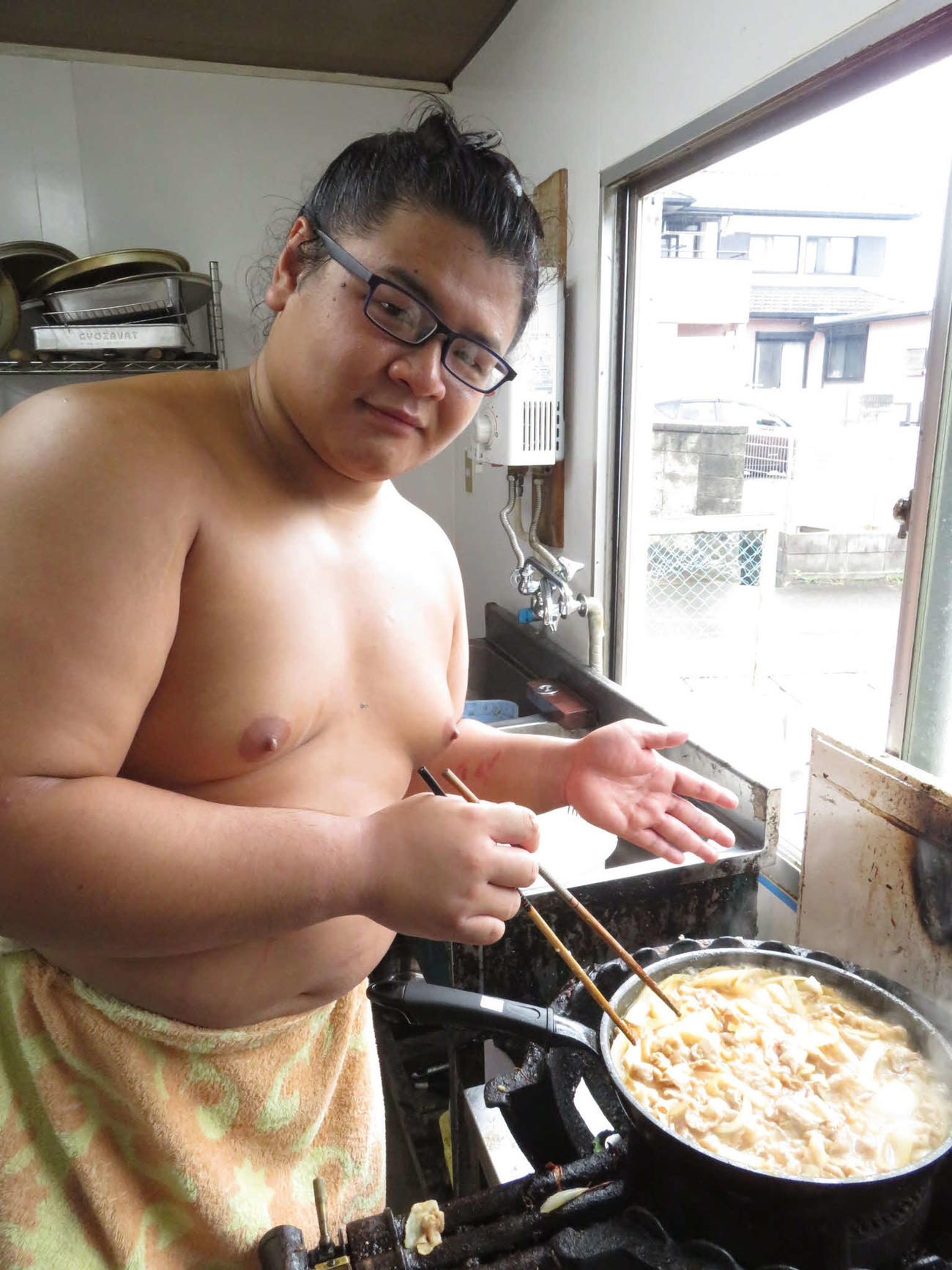 相撲部屋の胃袋を支える「ちゃんこ長」の真実！給料・秘伝レシピ・引退後