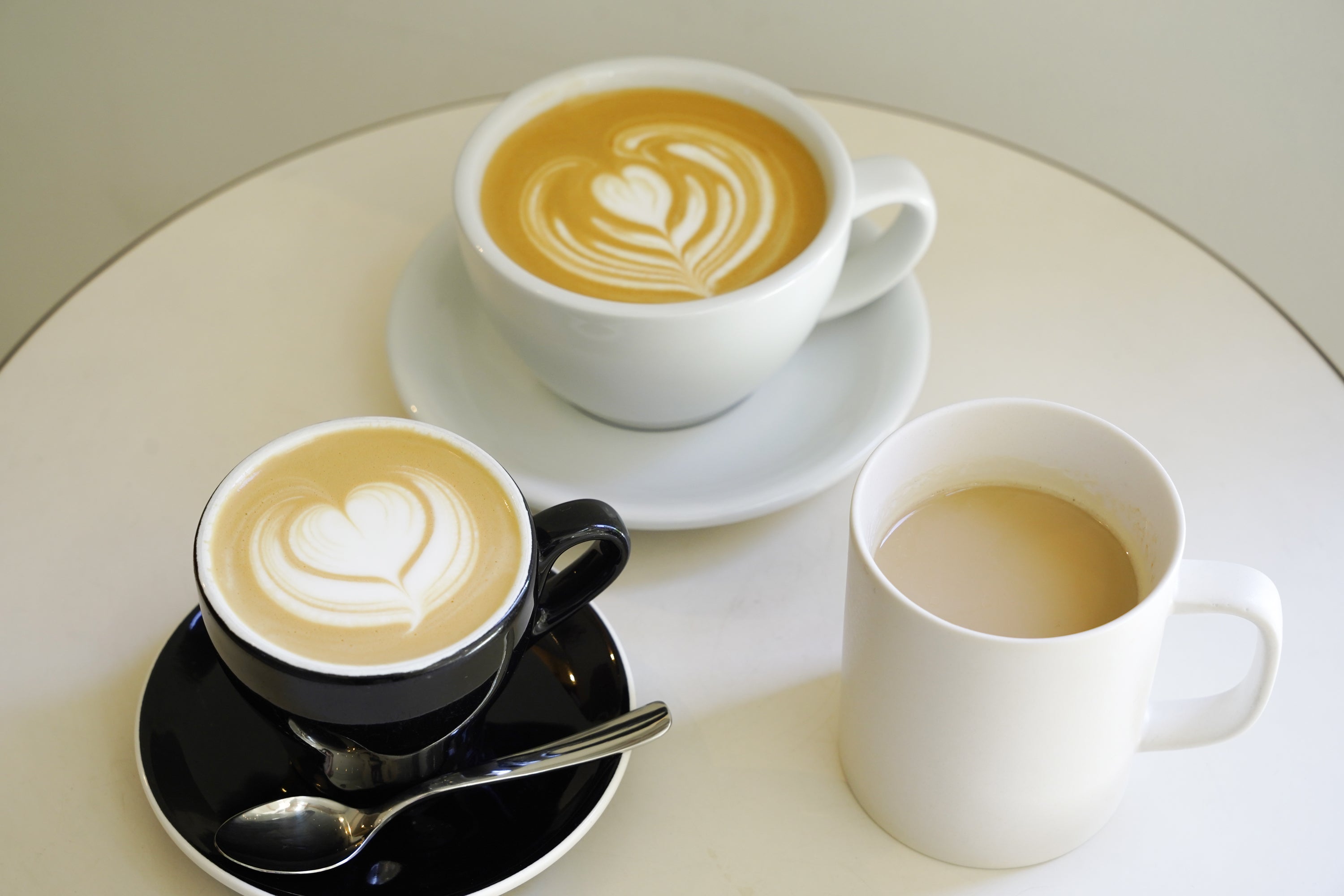 カフェオレとカフェラテの決定的違い！味・カロリーと選び方を徹底解説