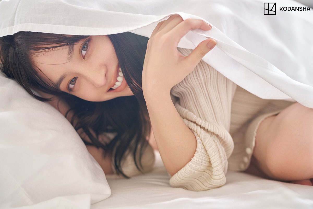 橋本環奈のセクシー進化論｜大胆ドレスと写真集に見る大人の色気
