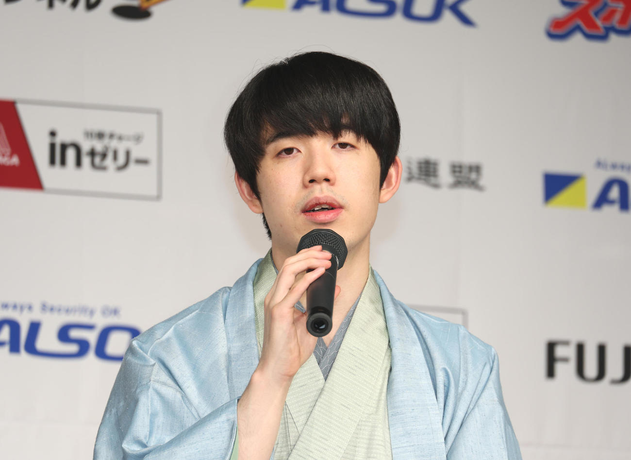 藤井聡太の年収2026最新！推定3億超の内訳と羽生善治との比較