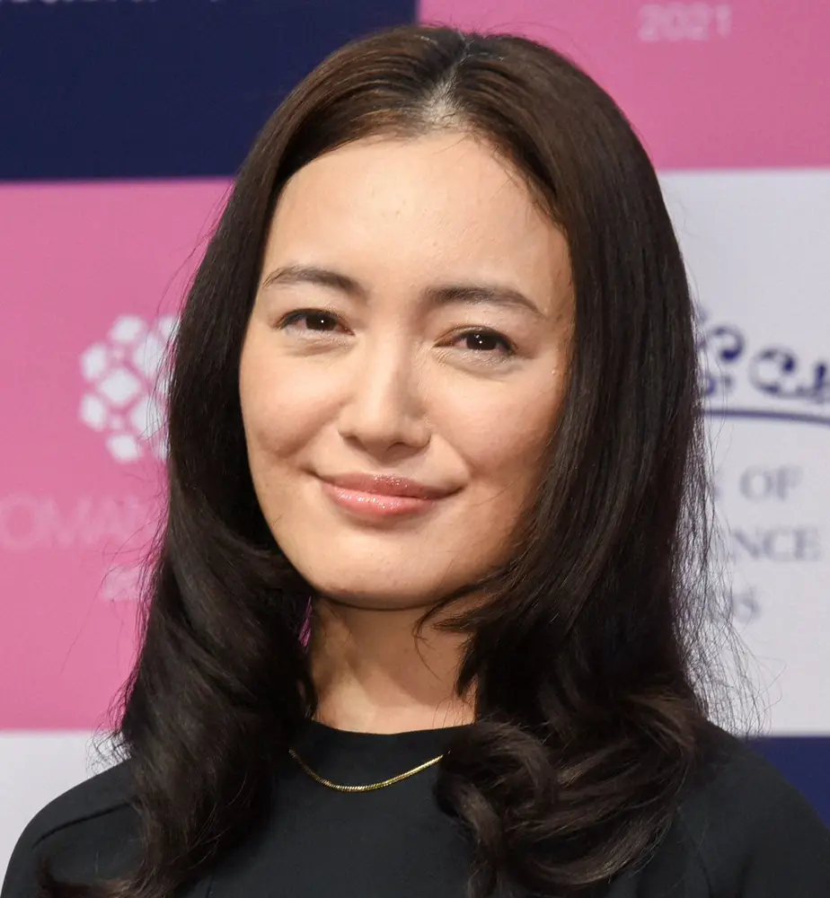 仲間由紀恵の現在と見た目激変の真相｜双子育児と2026年最新動向