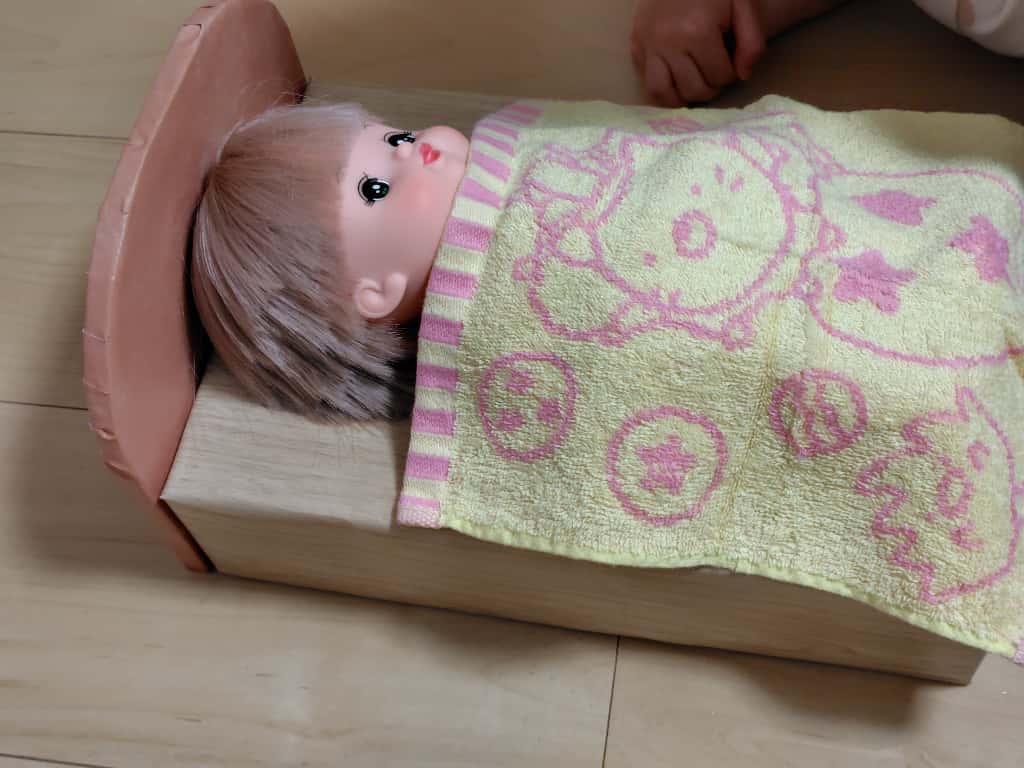 メルちゃんのベッドを手作り！100均＆廃材で作る簡単本格Diy
