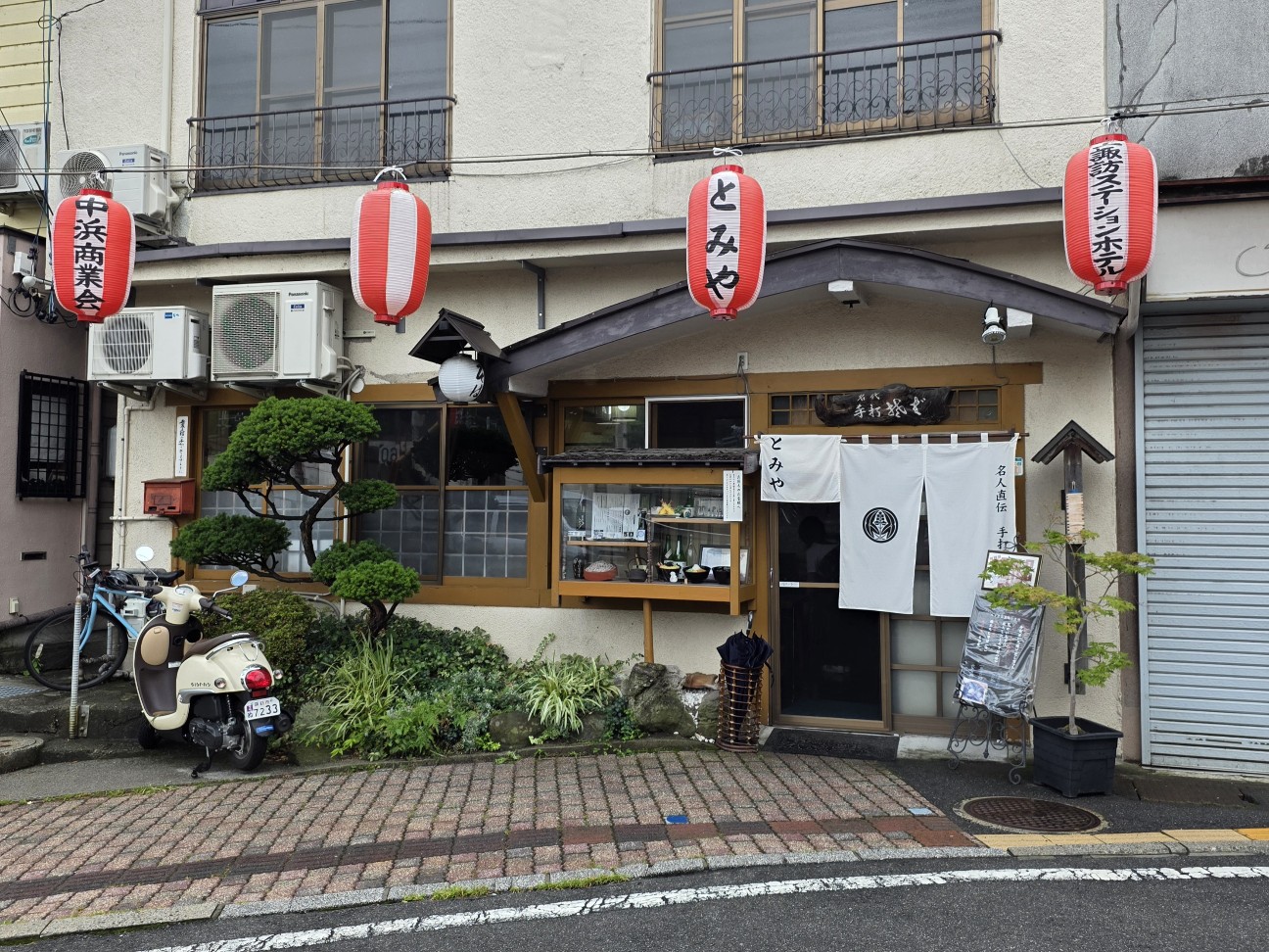 そば処とみやが地元で愛され続ける理由と穴場時間を徹底解説