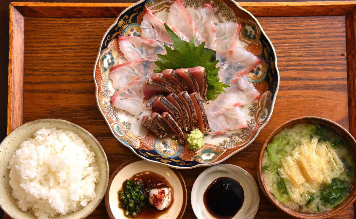 福岡・大濠「ごはんや飯すけ」行列攻略と極上魚定食の真相検証